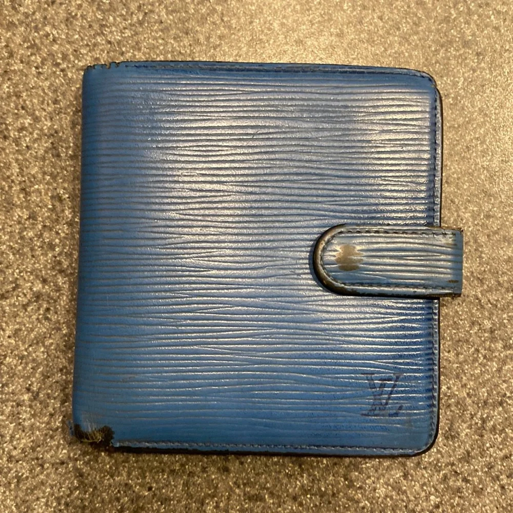 😍😍Authentic vintage Louis Vuitton bifold wallet